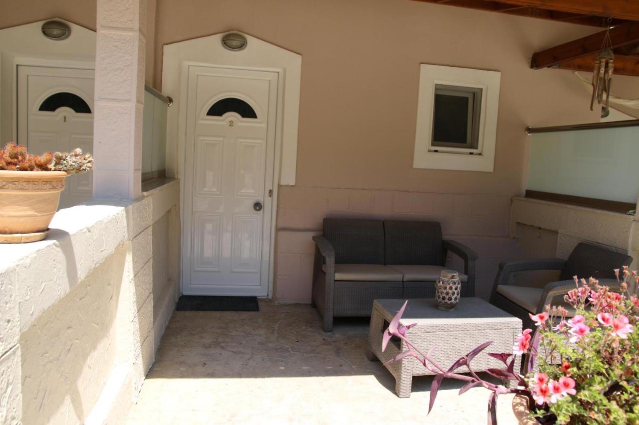 Perivólion Santa Barbara Lakis Apartments מראה חיצוני תמונה