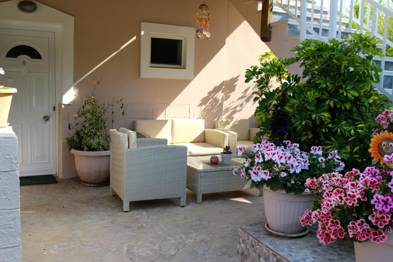 Perivólion Santa Barbara Lakis Apartments מראה חיצוני תמונה